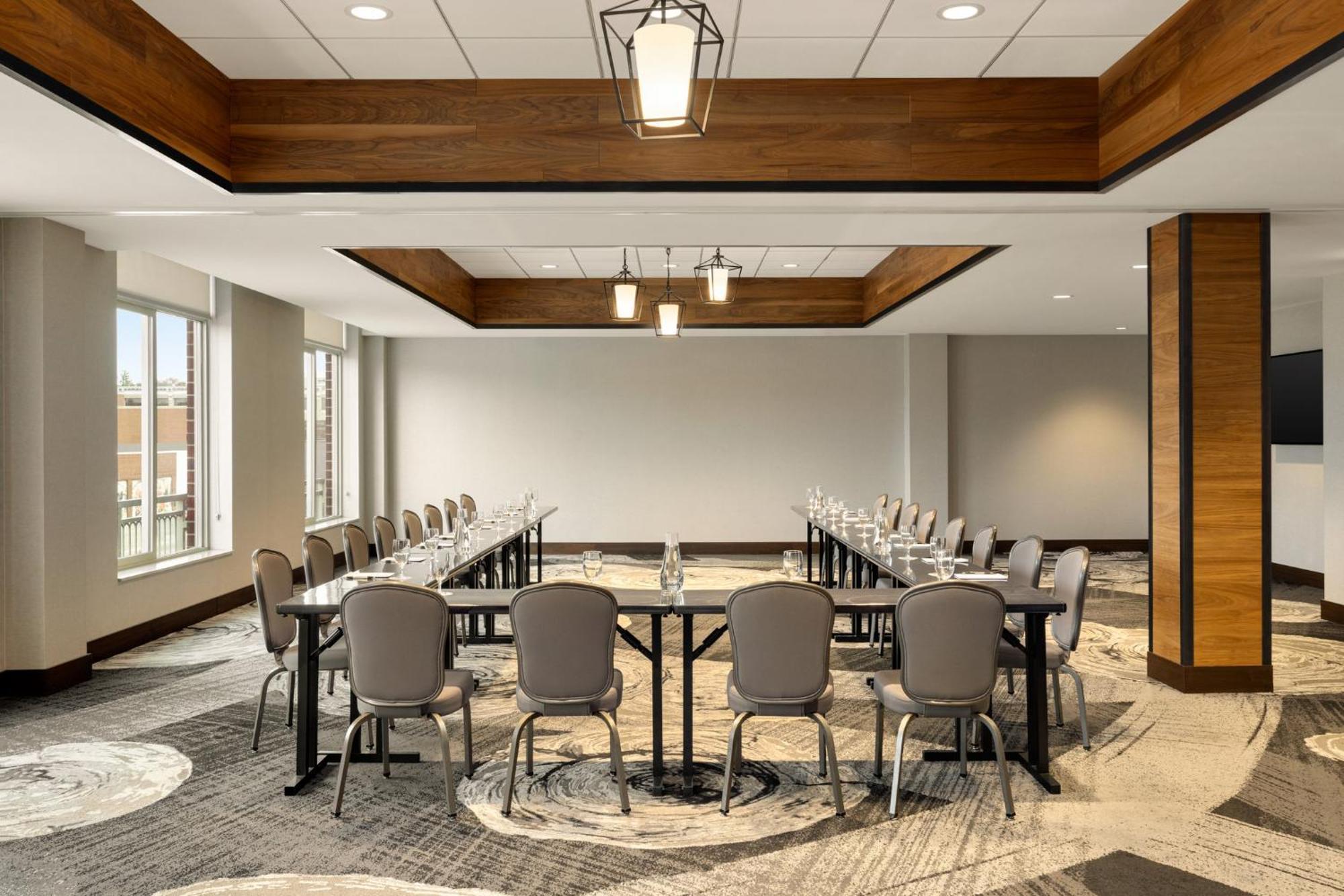 Hotel Indigo Naperville Riverwalk By Ihg Экстерьер фото